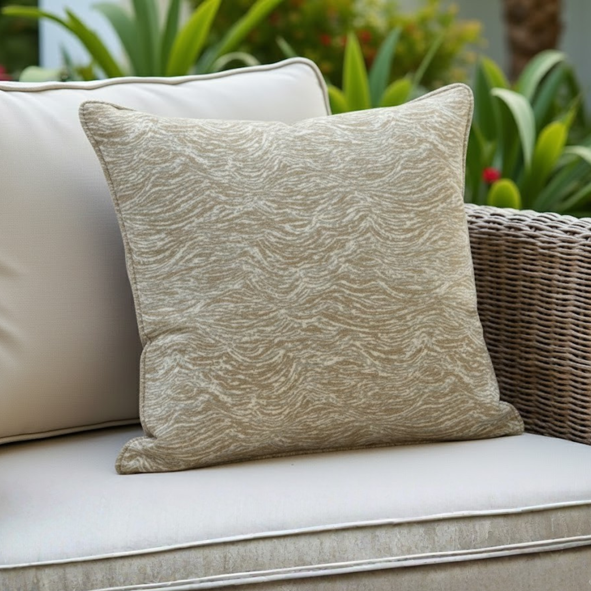 Throw Pillow with Welt 20" x 20"